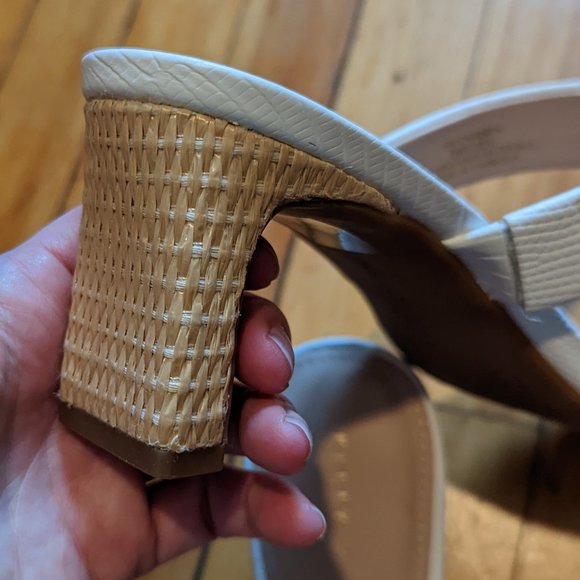 Kelly & Katie Carbren Sandal - White - Picture 10 of 10